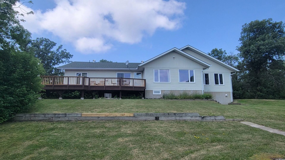 Rainy River District House | Charming, cozy, lakefront home in the Canadian woodlands. Natural beauty!