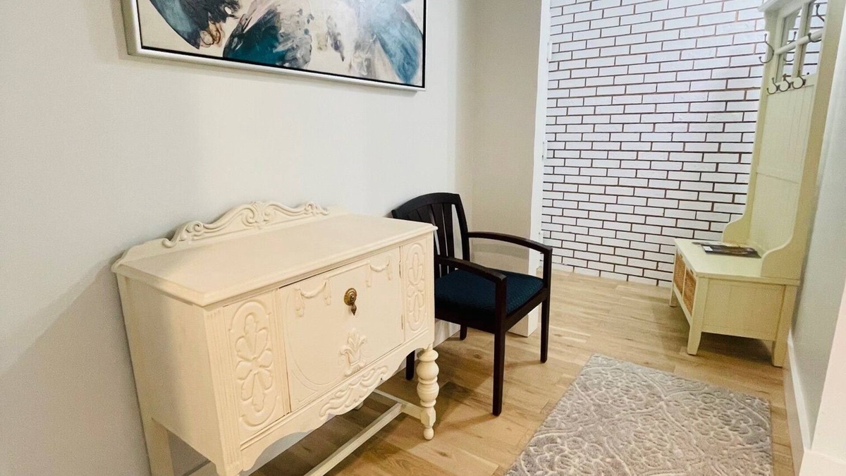 Columbia Condo | Charming Cozy Modern 2-Bedroom condo