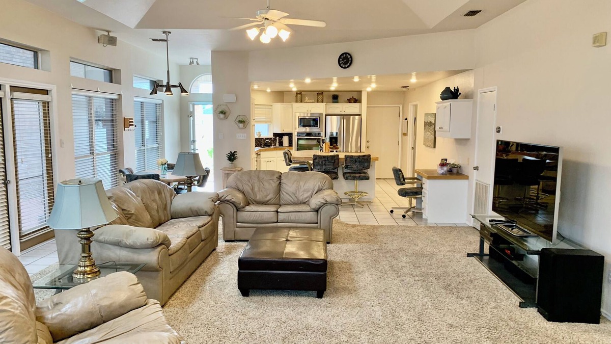 Mission House | Charming/Cozy/Relaxing 2/2 Home w/easy access to Expressway in Mission, Tx