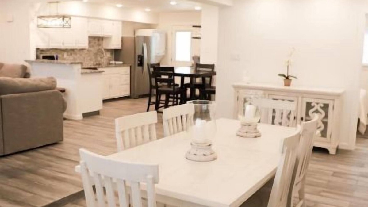 Biggs Field House | Charming Cozy Retreat Near Ft Bliss, Shopping & Restaurants