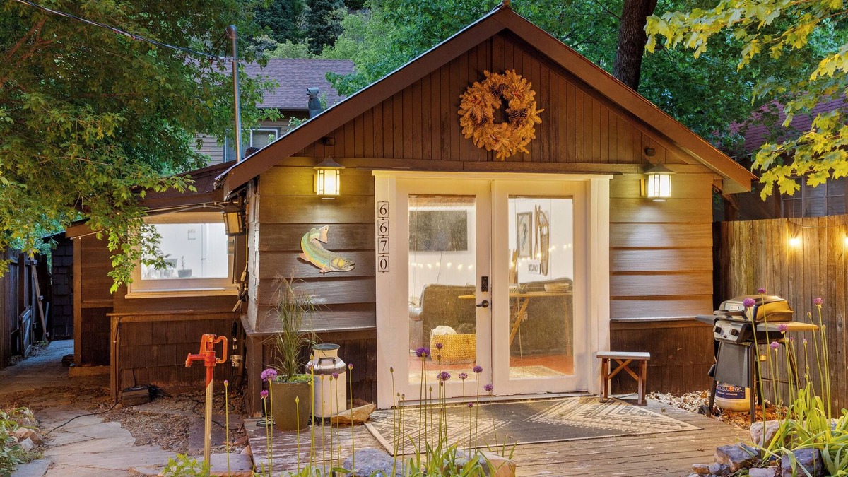 Snowbird Cabin | Charming Creekside Cabin Near Sundance– Mountain Views & Family-Friendly Comfort