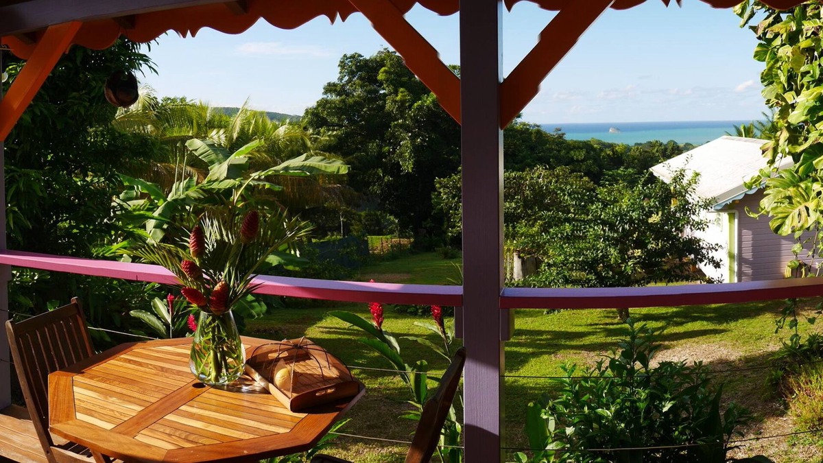 Duzer House | Charming Creole Case, Quality Service with Pool