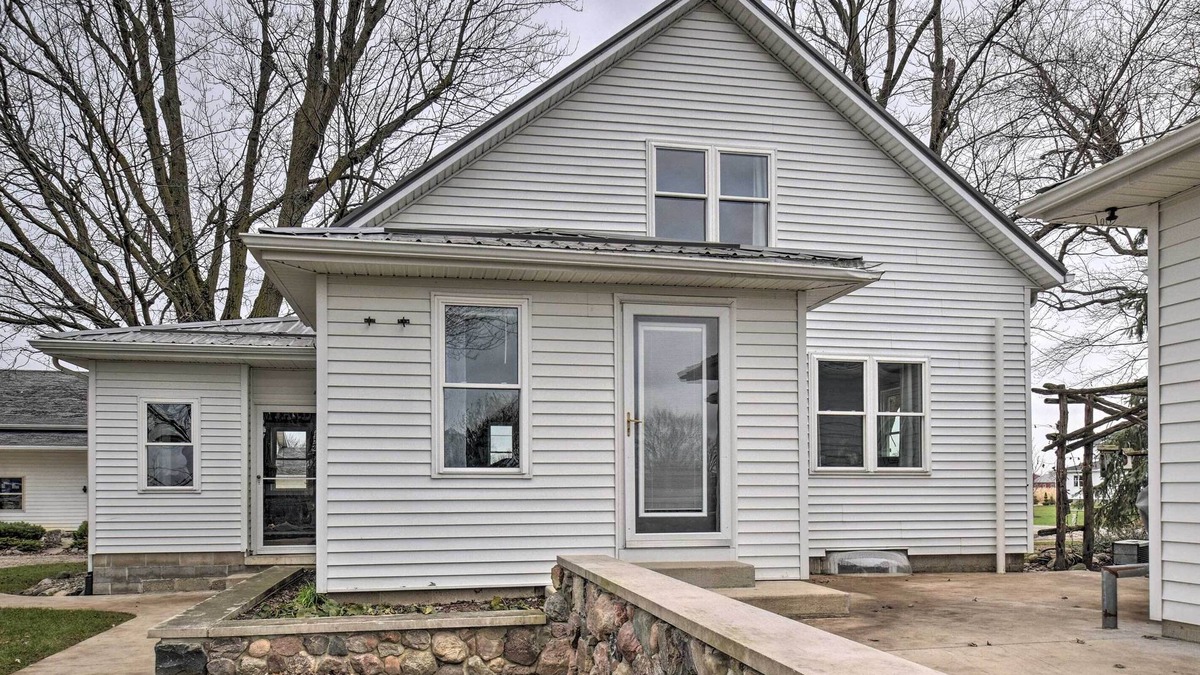Shipshewana House | Charming Dairy Farm Home in Indiana Amish Country