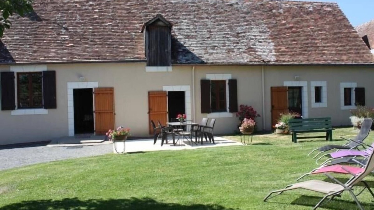 Mareil-sur-Loir Cottage | Charming Detached House, Shaded Garden, Near Lake & Family Activities