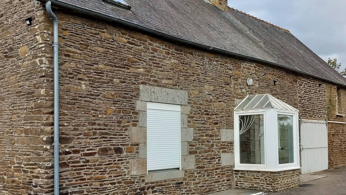 Montanel House | Charming detached single-storey longere in the countryside with courtyard and garden