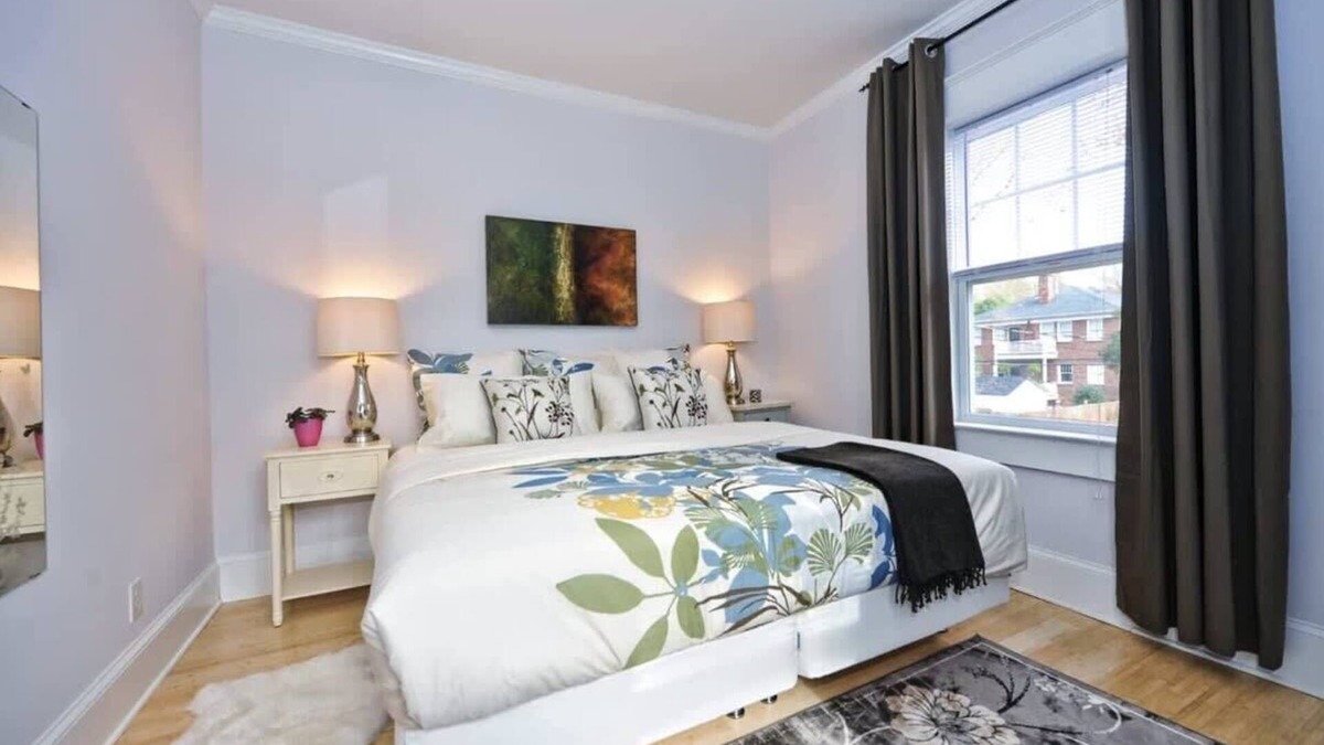 Dilworth Condo | Charming Dilworth 1BR King Condo | Balcony | Walkable