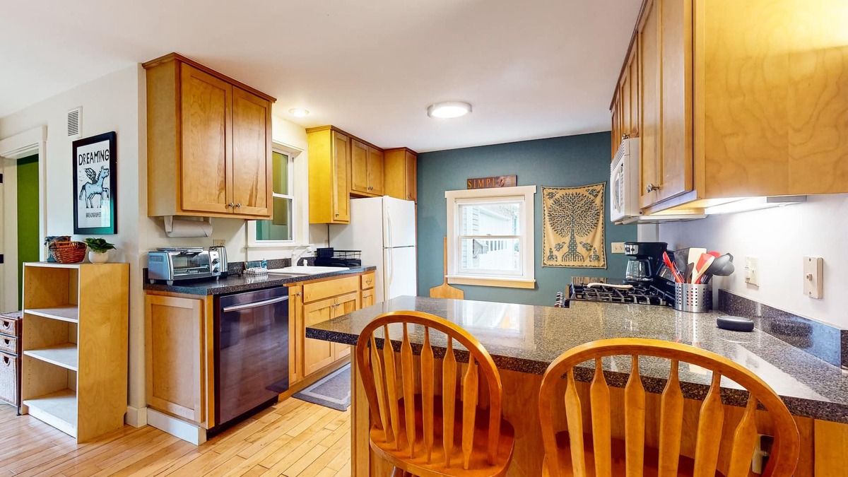 Montpelier House | Charming dog-friendly house w/pellet stove, yard, wifi, patio, w/d, central air