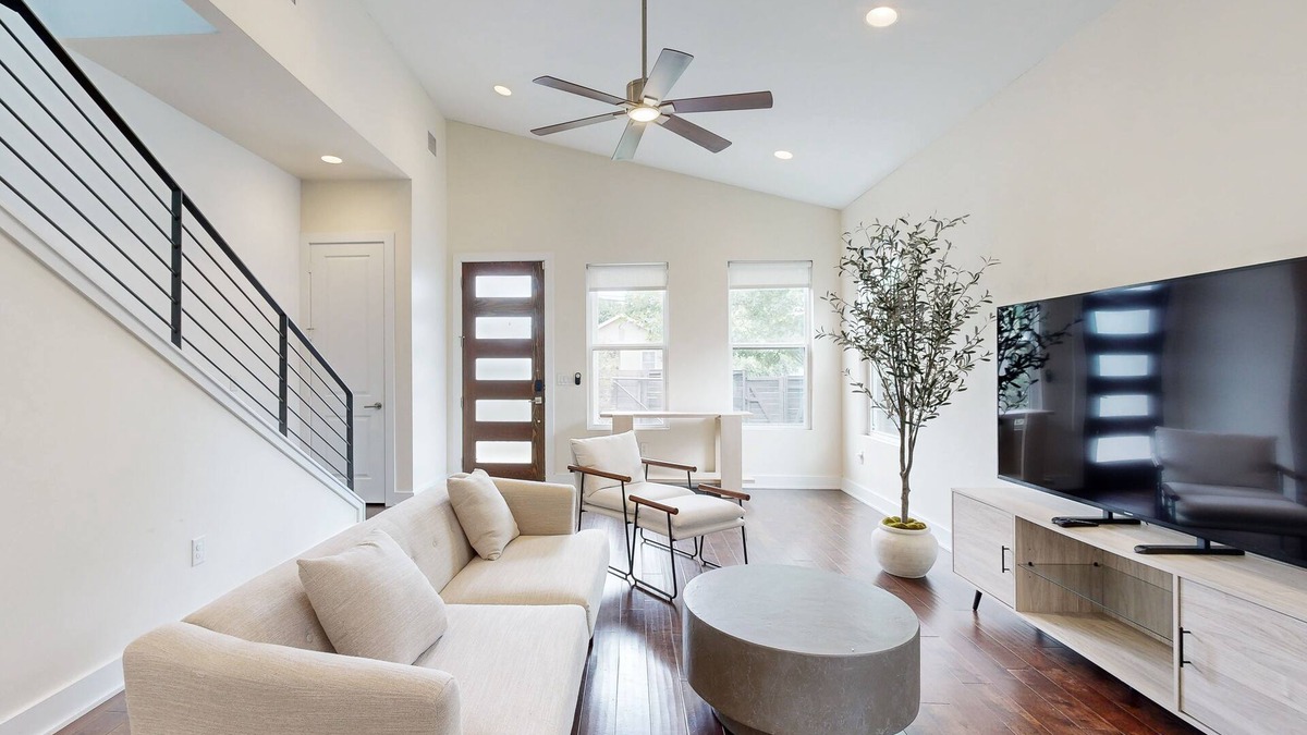 St. John - Coronado Hills House | Charming Dog Friendly House with Good Location and Enclosed Patio