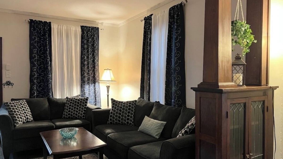 La Salle House | Charming dog-friendly bungalow near Starved Rock