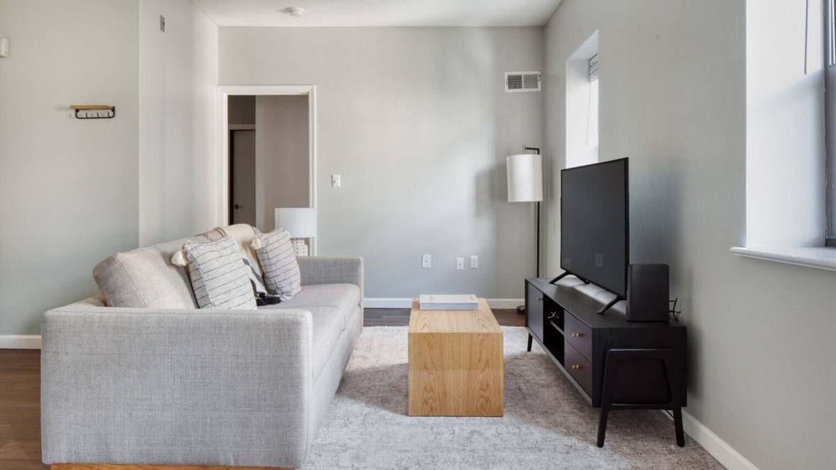 Lower Mills Apartment | Charming Dorchester/Milton 1BR next to Milton T stop, by Blueground