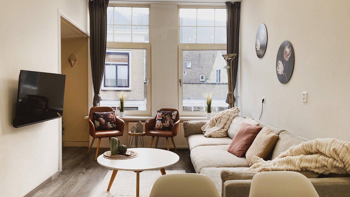 19e Eeuwse Schil House | Charming Dordrecht Retreat in City Center