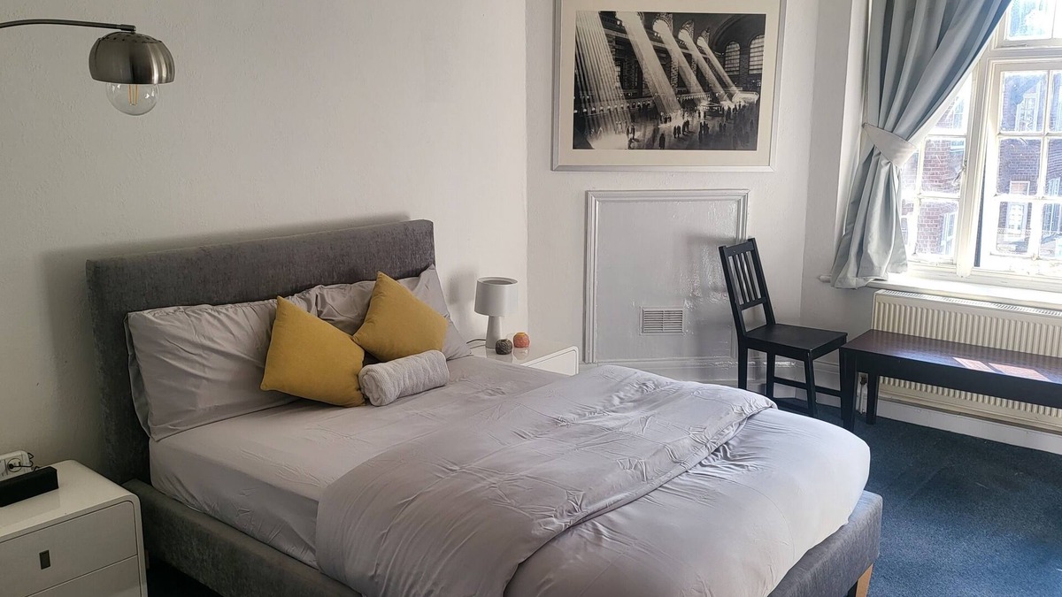 Frognal and Fitzjohns Apartment | Charming Double Bedroom Retreat in the Heart of London – Perfect for Couples