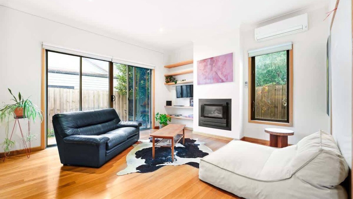 Brunswick House | Charming Double Brick Brunswick Bungalow for 4