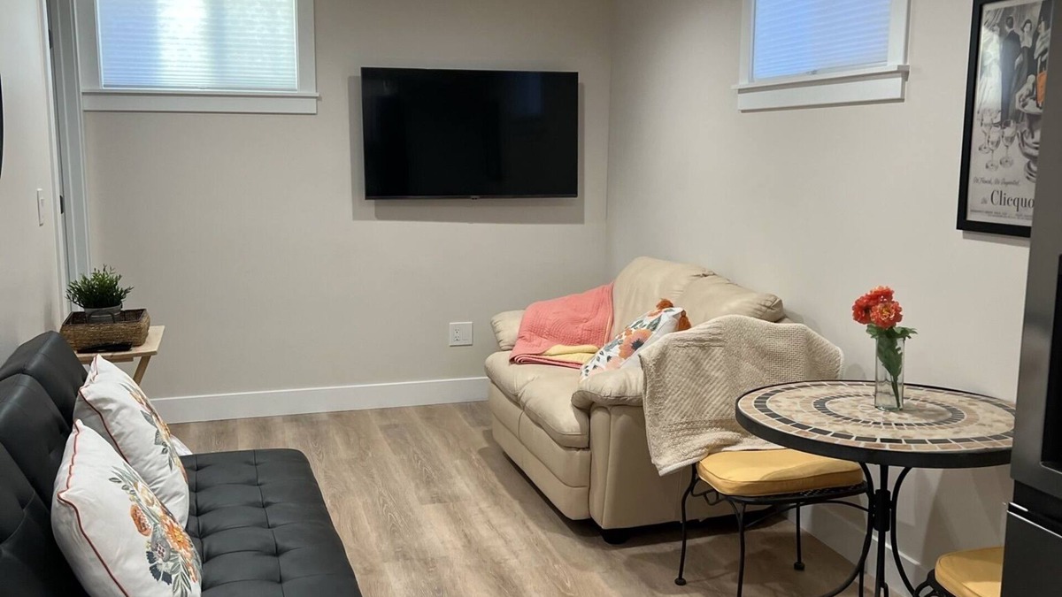 Salt Lake City Apartment | Charming downstairs apartment close to Ski Resorts, Downtown and Park City