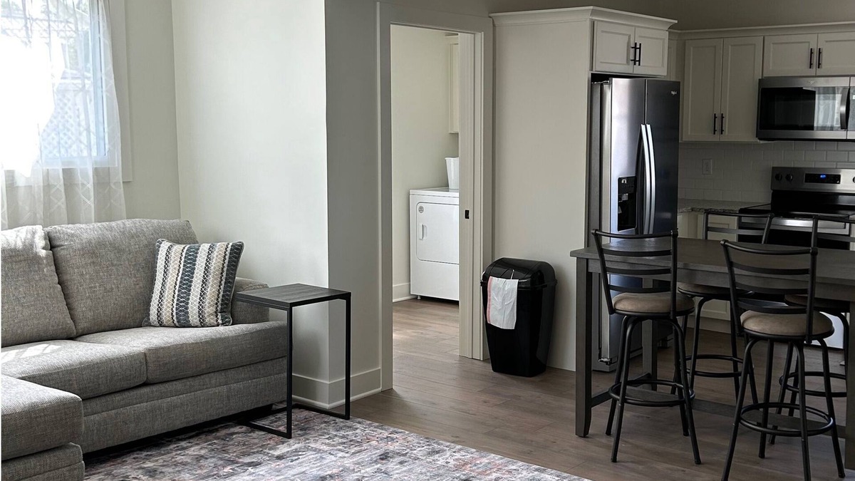 Troy Apartment | Charming Downtown 2 Bedroom Apartment