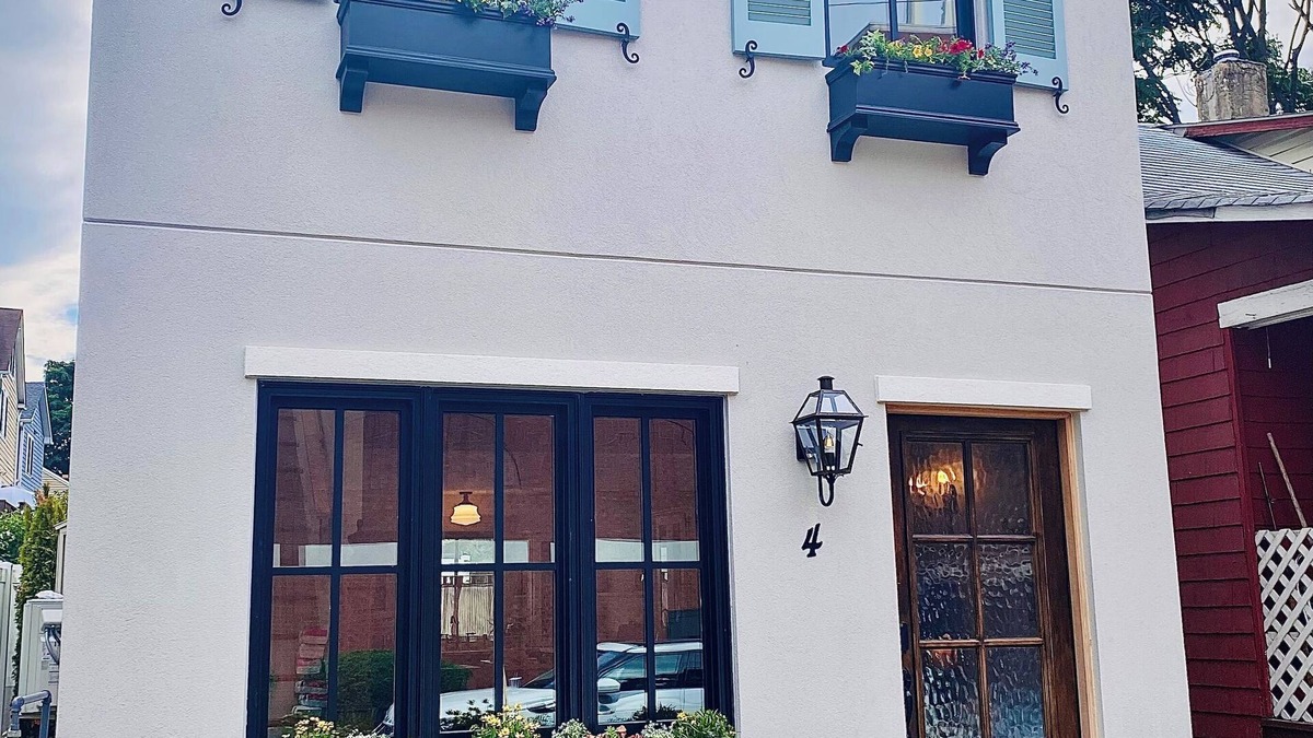 Murray Hill House | Charming Downtown Annapolis. Stroll to all the Historic District has to offer.