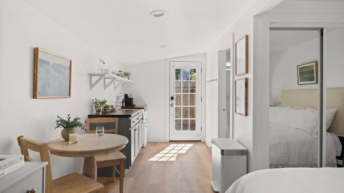 Chico House | Charming Downtown Country Cottage