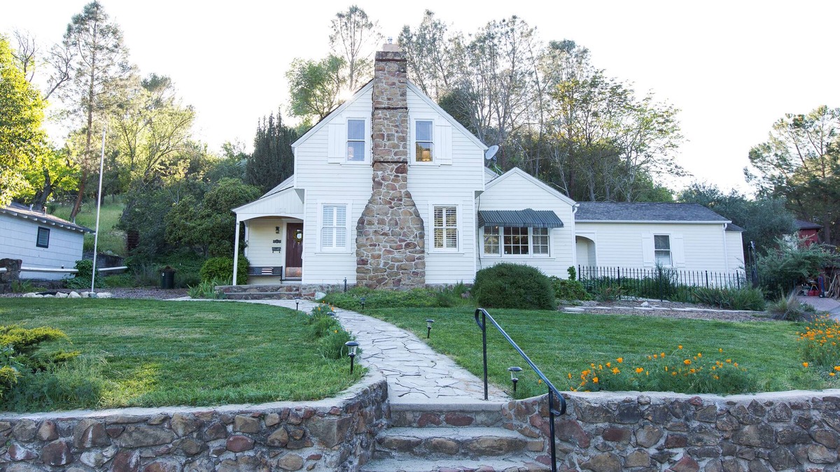 Paso Robles House | Charming Downtown Home with Wine Nearby. Pet Friendly!