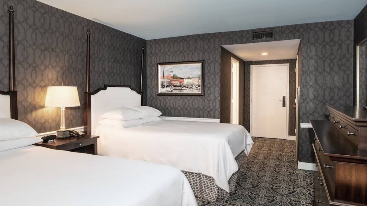 Historic District Hotel | Charming Downtown Hotel w/Vintage Character + Modern Amenities