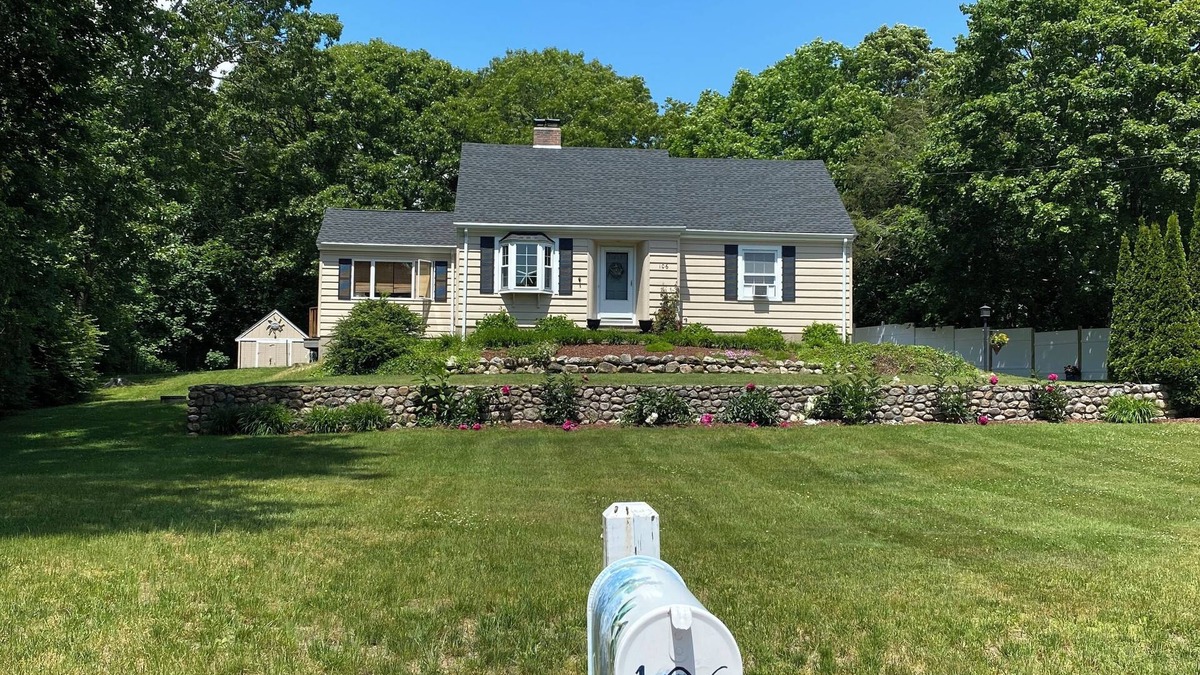 Westerly House | Charming Dunn’s Corners Westerly Cape