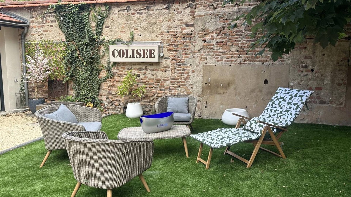 Moulins Cottage | Charming Duplex for Couples in Central Moulins – Close to Attractions and Amenities