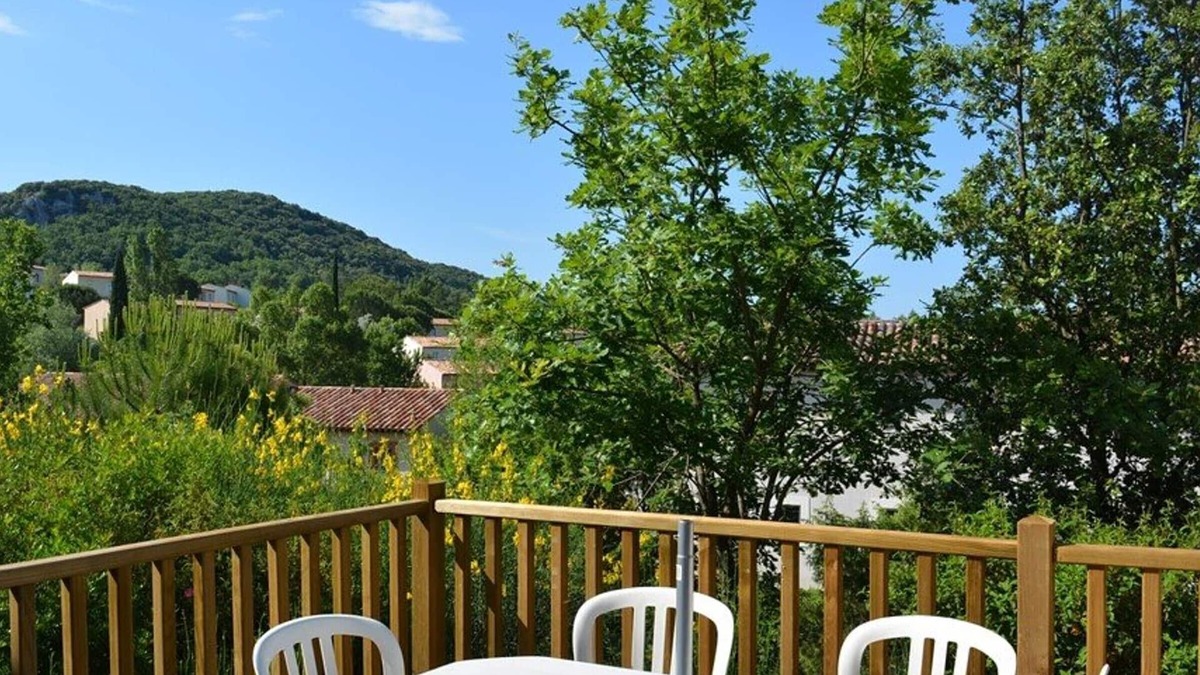 Rouret House | Charming Duplex House for 6 with Terrace, WiFi, Pet-Friendly - Grospierres