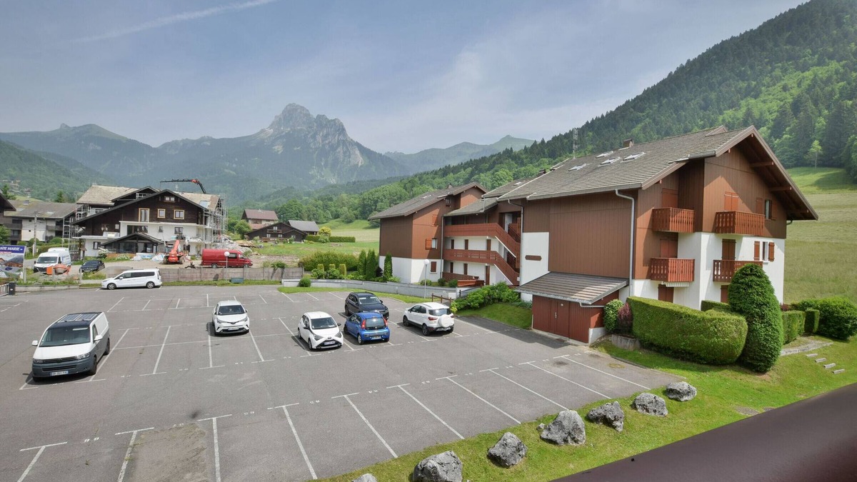 Bernex Apartment | Charming Duplex Studio Near Lifts and Village Center in Bernex