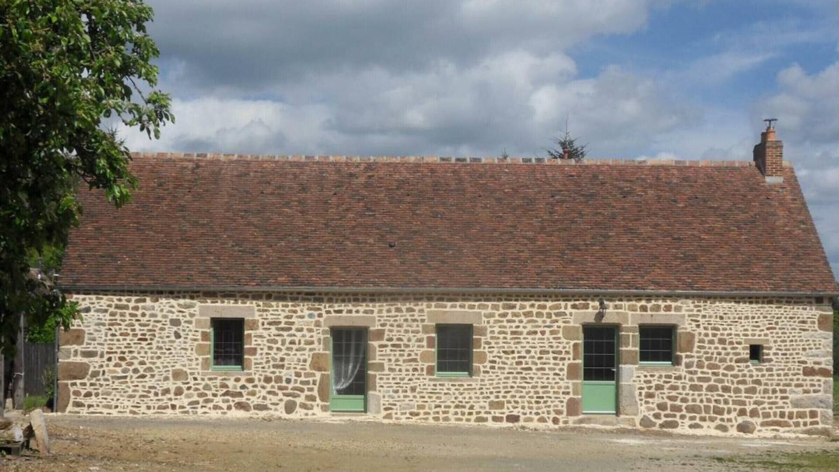La Baroche-sous-Luce Cottage | Charming Eco-Friendly 15th Century Cottage with Enclosed Garden and Modern Amenities