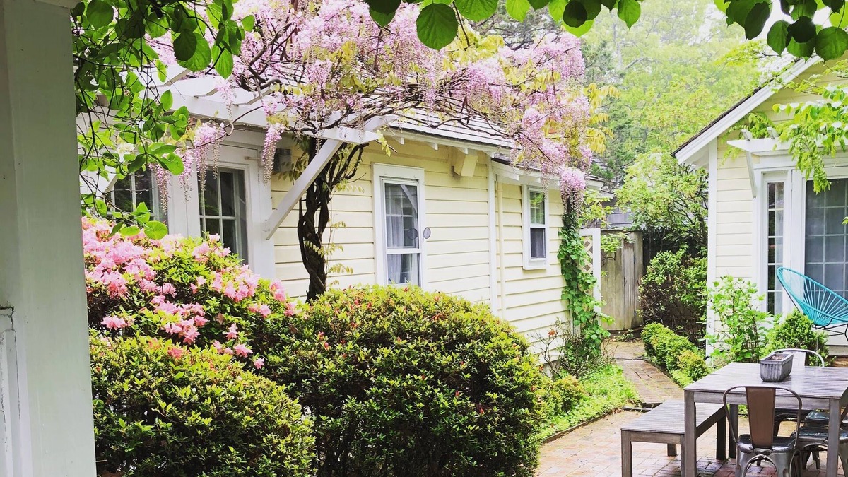 Springs House | Charming East Hampton Beach Cottage - Steps to Beach