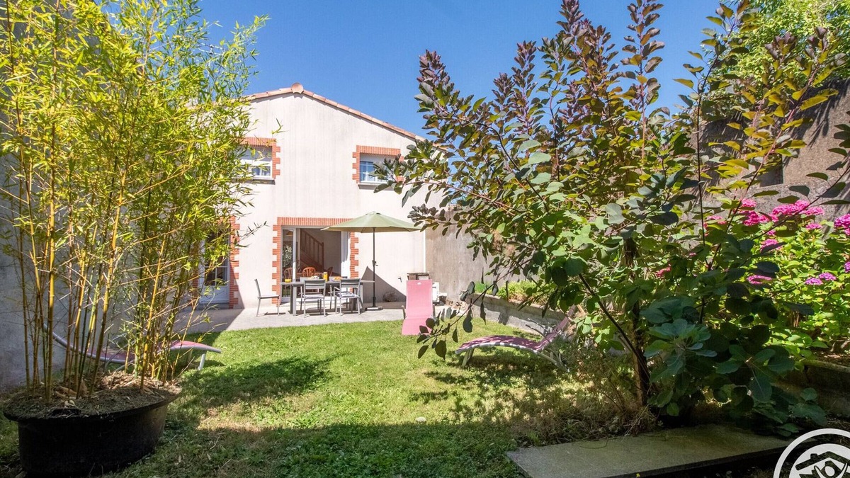 La Romagne Cottage | Charming, Eco-Friendly Cottage: Terrace, Garden, Near Puy du Fou & Zoo, Ideal for Families