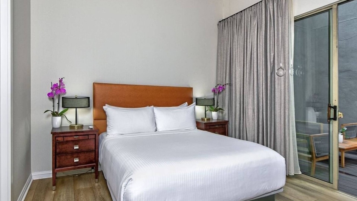 South Beach Hotel | Charming Embarcadero Room Near Ferry, Oracle Park & Painted Ladies