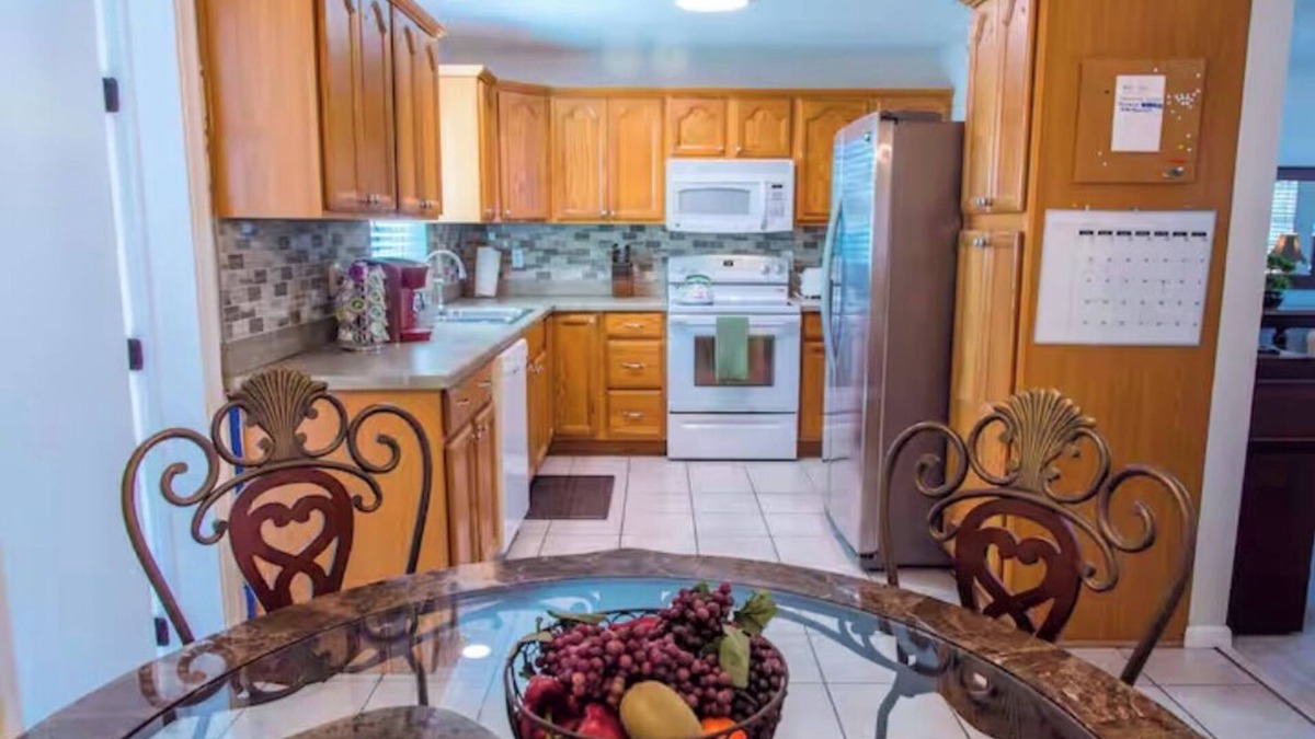 Lakeland House | Charming Enchanted Escape 3-bedroom house Near Disney World