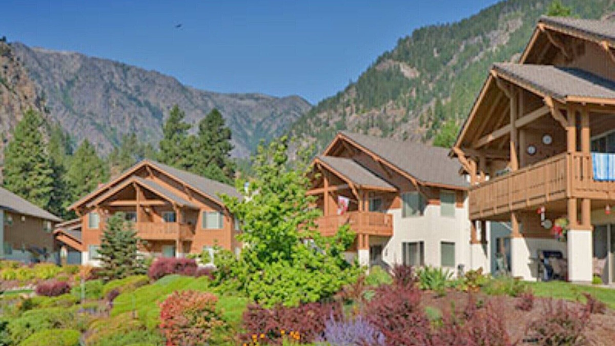 Downtown Leavenworth Condo | Charming Enchantment Park Leavenworth *5 Star*