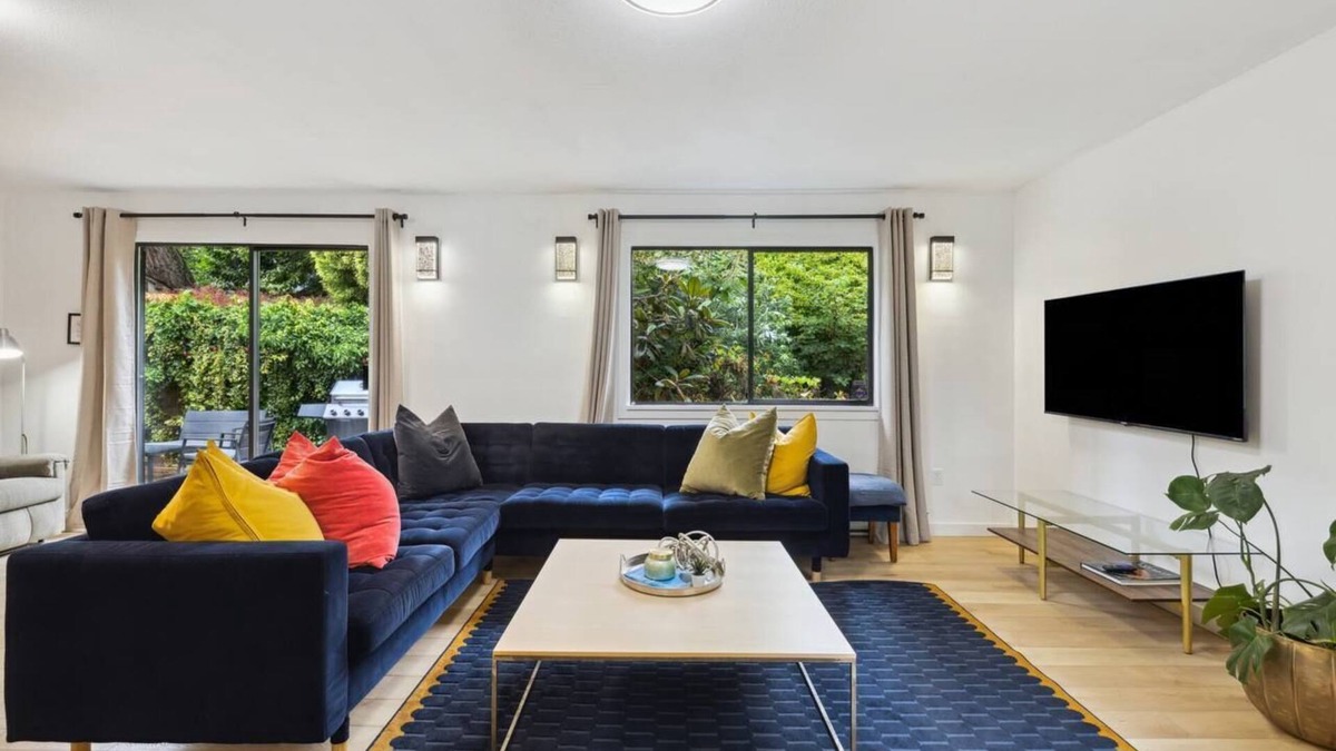 Upper Lonsdale House | Charming Entire Family Home in North Vancouver