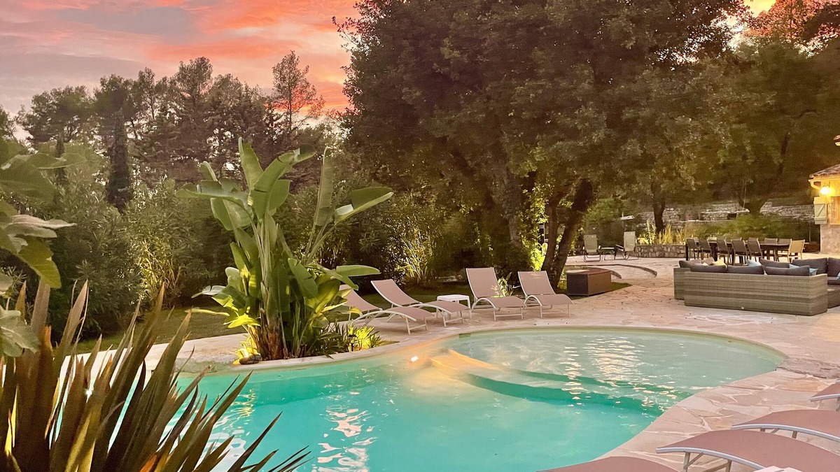 Le Collet House | Charming Estate on 1Ha: 3 Houses, Heated 28 °C Pool, SPA, Ideal for Families