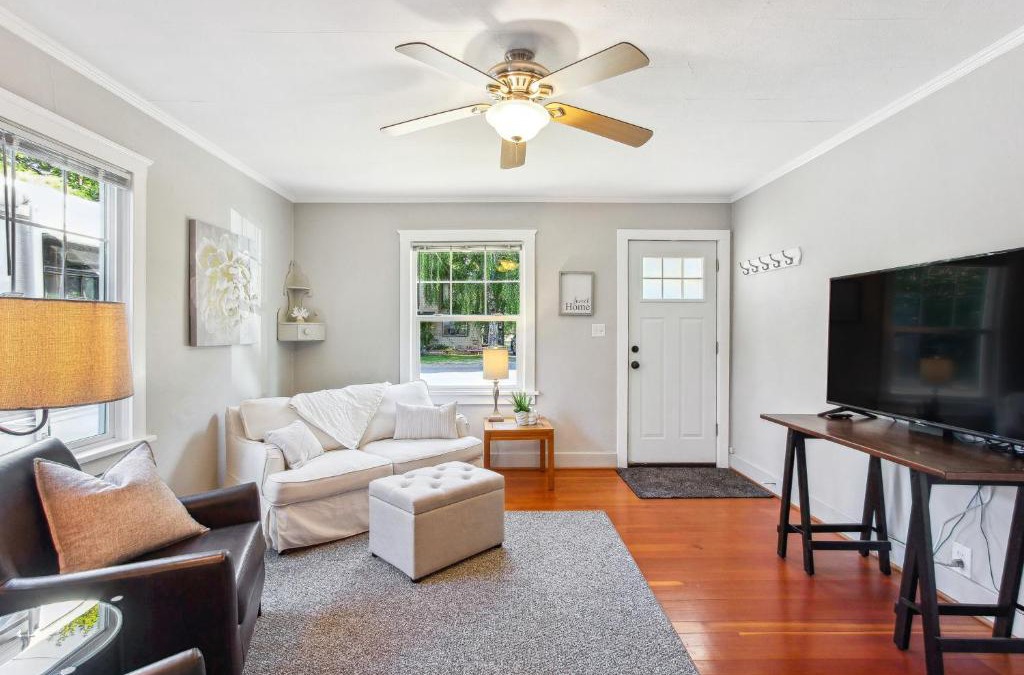 Eugene House | Charming Eugene Retreat Private Hot Tub and Yard!