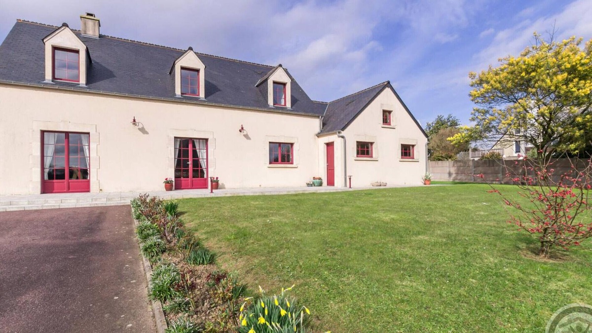 Sainte-Mere-Eglise Cottage | Charming Family Home with Garden near Historic Sainte-Mère-Église, Fully Equipped, Pet Friendly