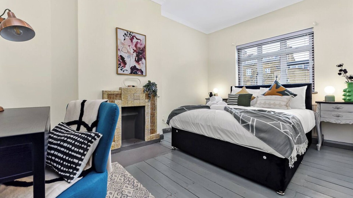 Clapton House | Charming Family Abode: Beautiful Home with Outdoor Space