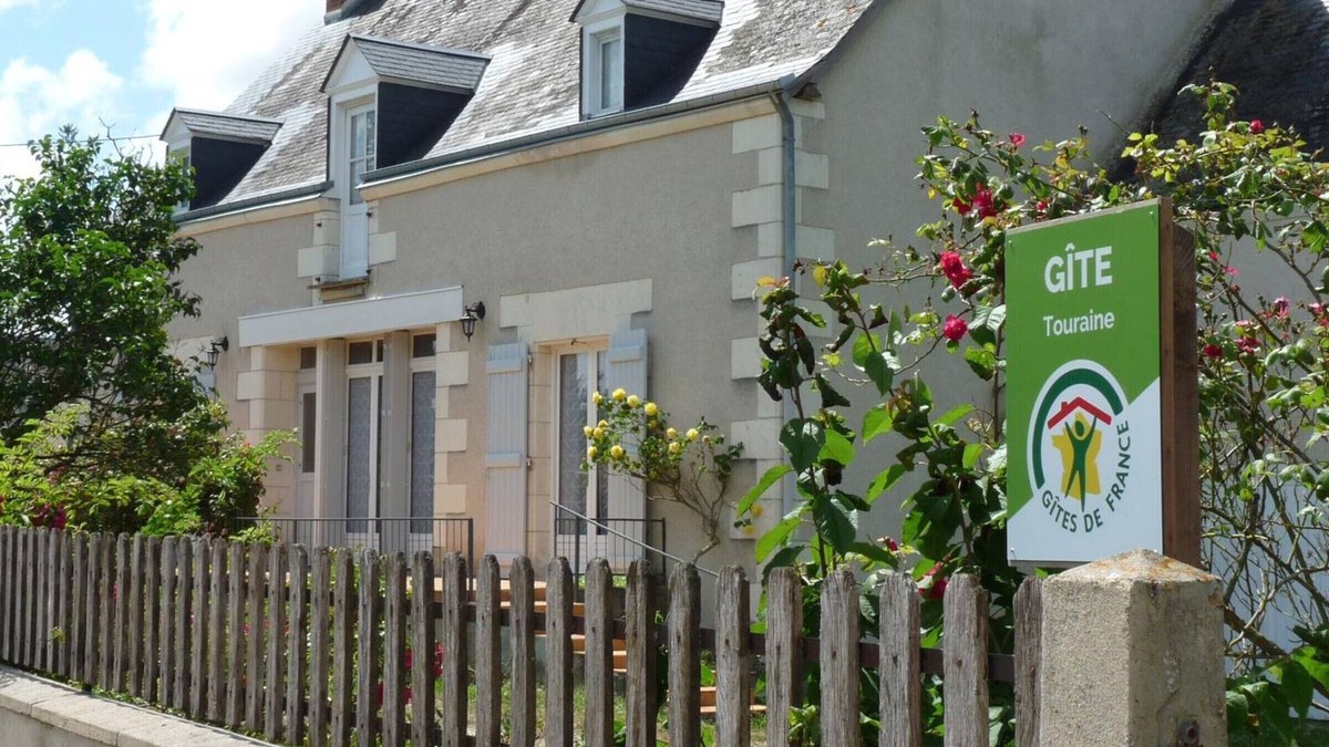 Manthelan Cottage | Charming Family Cottage with Large Garden, Terrace & Modern Amenities in Loire Valley