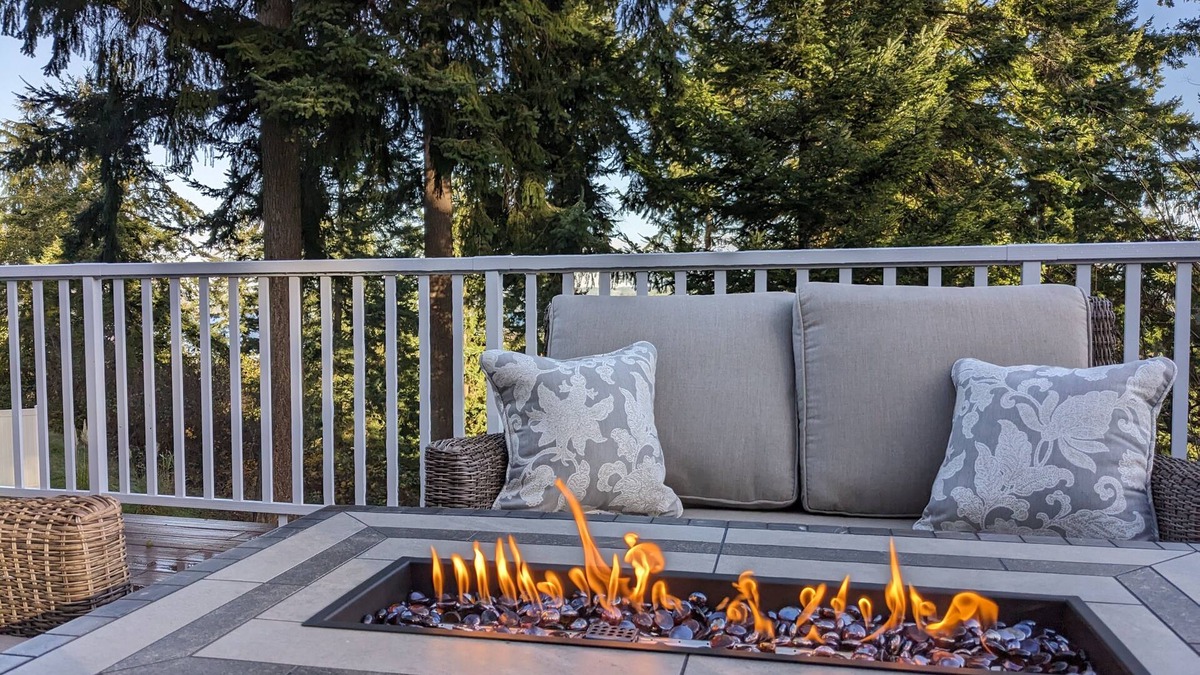 Oak Harbor House | Charming family getaway near Deception Pass in the shadow of giant Douglas firs