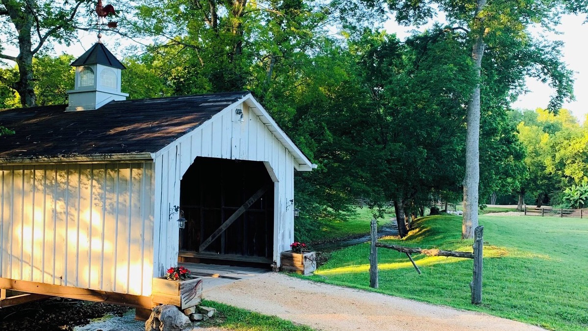 Linden House | Charming Family Retreat near Buffalo River Resort