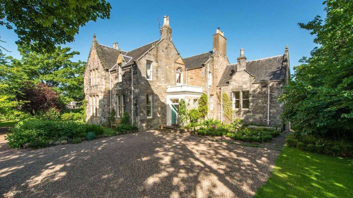 Prestonpans Villa | Charming, family sized period Villa 5 minutes from the beach