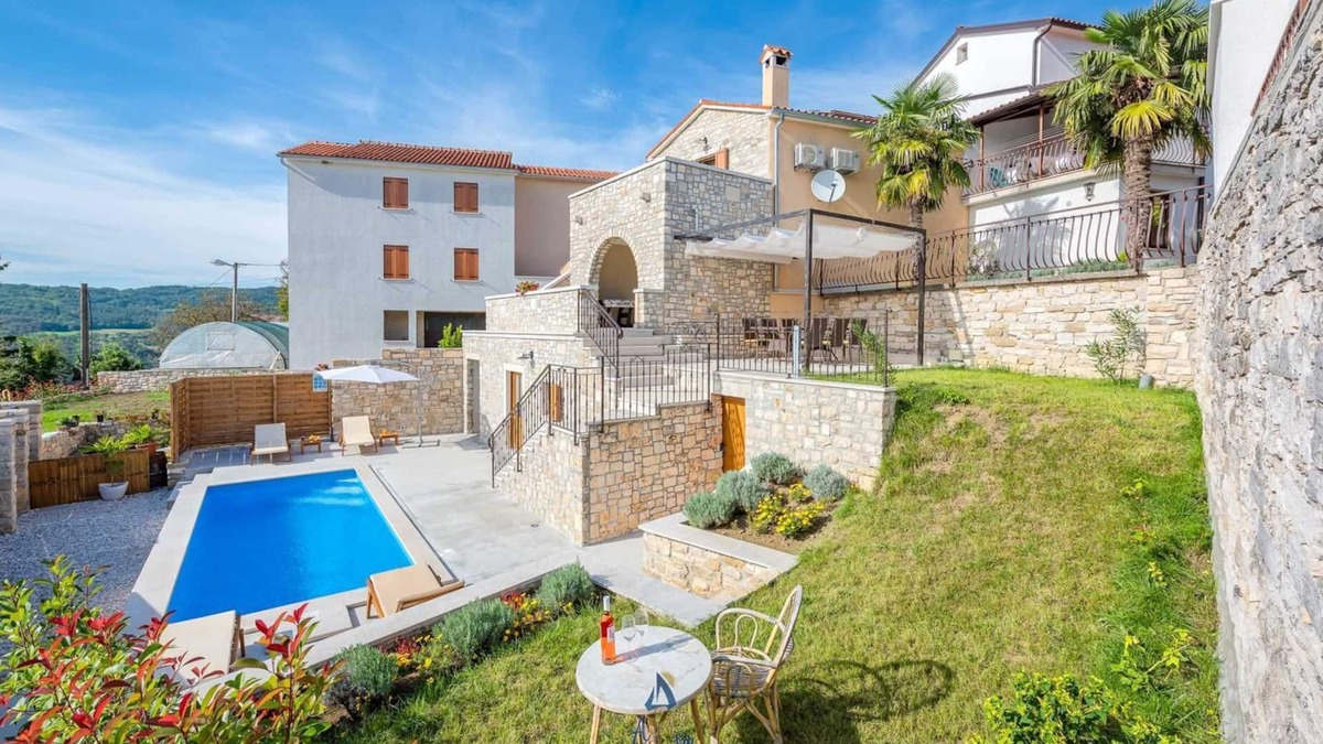 Beram Villa | Charming family villa for 6+1 with heatable pool and sauna