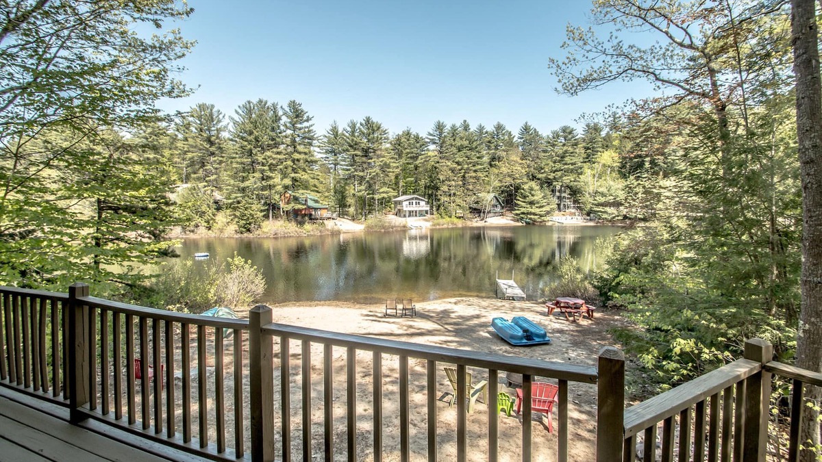 Eidelweiss Village Cottage | CHARMING FAMILY WATERFRONT COTTAGE