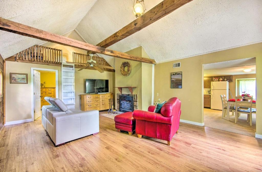 Hallsville House | Charming Farm Cottage with Fire Pit and Grill!