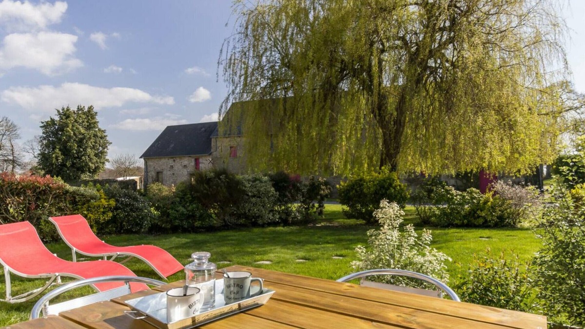 Muneville-sur-Mer Cottage | Charming Farmhouse Retreat with Garden, BBQ & Kids' Playground Near Granville Beaches