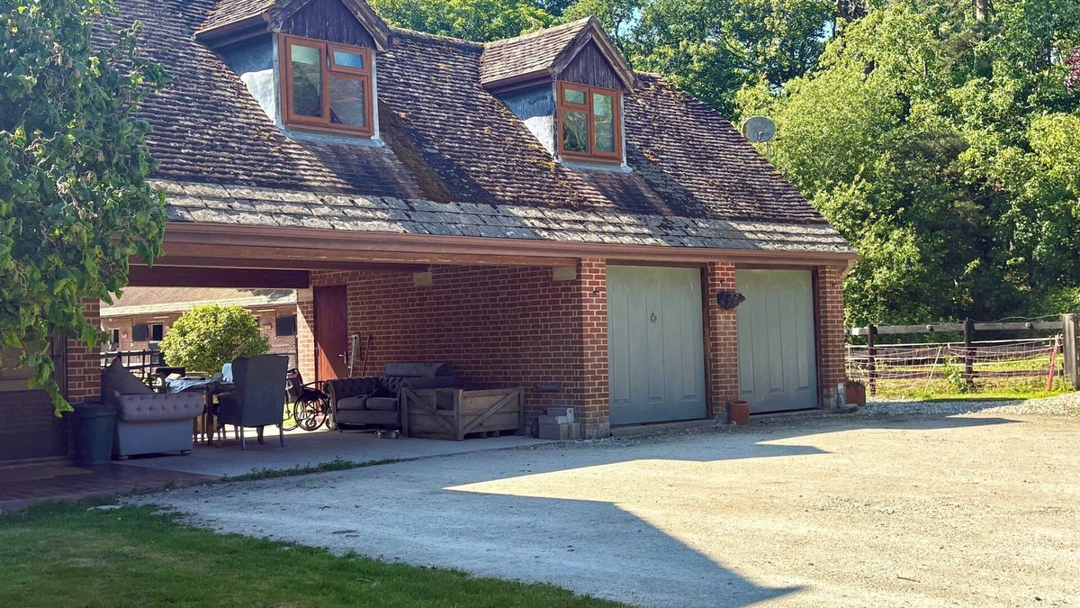Wareham Apartment | Charming Farm Stay in Dorset. Cozy Self Catering Apartment with scenic views.