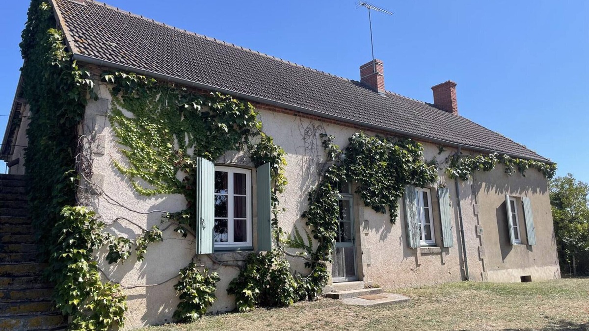 Chappes Cottage | Charming Farmhouse: Private Pool, Fireplace, Garden - Pet-Friendly