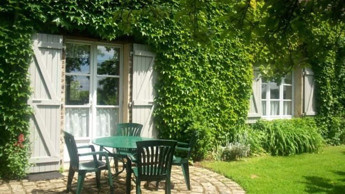 Joue-l'Abbe Cottage | Charming Farmhouse with Fireplace, Garden, and Modern Amenities in Joué-l'Abbé