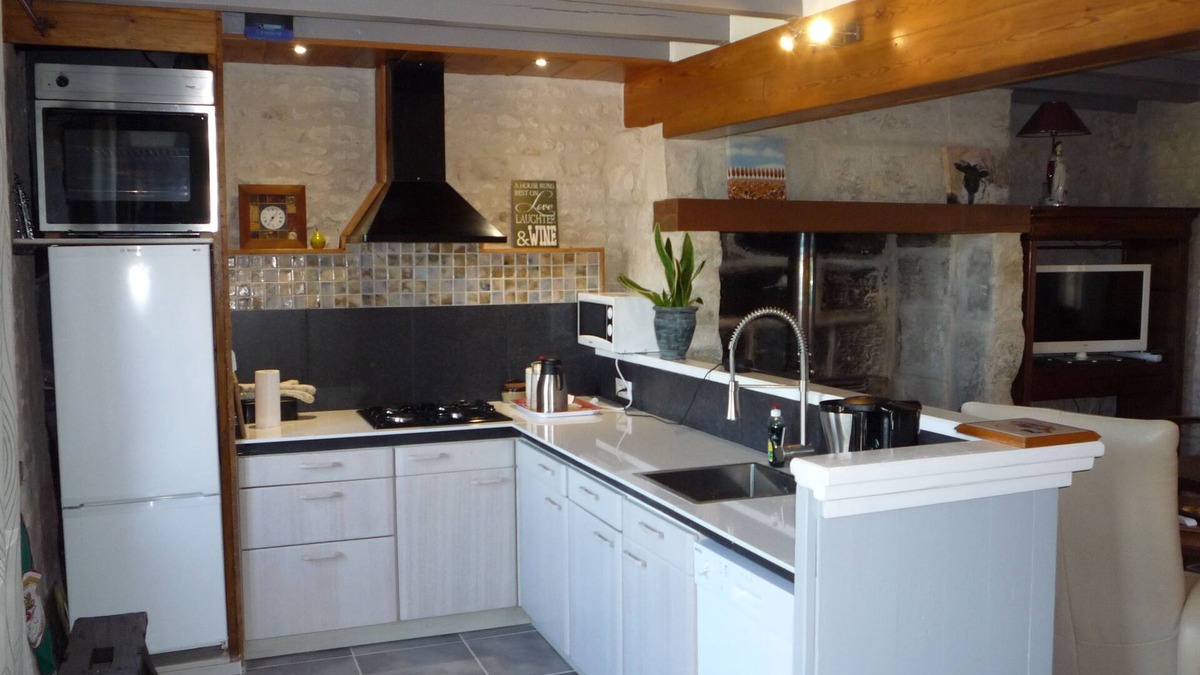 Jaulnay House | charming farmhouse from 1600 renovated in the old style